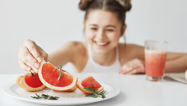 Нутрициолог объяснила, чем полезен грейпфрут на диете