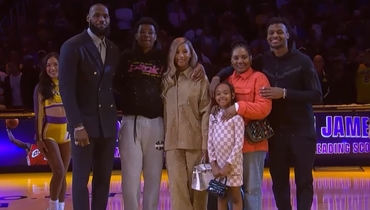 «Лейкерс» провели церемонию в честь Леброна Джеймса после рекорда по очкам в НБА