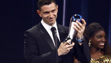 Эмилиано Мартинес стал лучшим голкипером 2022 года по версии ФИФА
