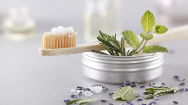 Как отбелить зубы содой. 8 основных способов чистки в домашних условиях