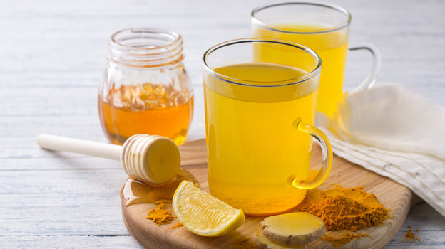 Эксперт оценил влияние на организм лимона, меда, чеснока и имбиря