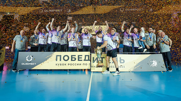 Гандболисты «Чеховских медведей» празднуют победу в Кубке России