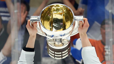 Трофей чемпионата мира по хоккею.