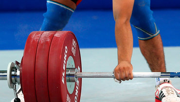 Международная федерация тяжелой атлетики допустила россиян к соревнованиям в нейтральном статусе