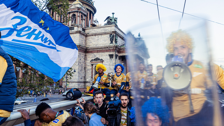 Чемпионский автобус зенита 2024. Золотой автобус зенита. Чемпионский автобус зенита. Чемпионский автобус зенита 2024. Чемпионский автобус зенита 2024.