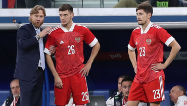 Валерий Карпин, Даниил Хлусевич и Далер Кузяев в сборной России