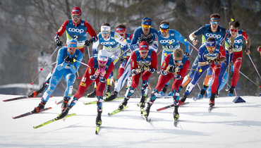 Лыжники по время гонки