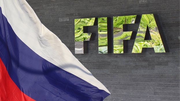Флаг России и логотип ФИФА