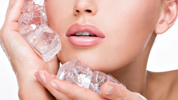 Можно ли протирать лицо льдом: польза и вред ледяных кубиков для кожи | manikyrsha.ru