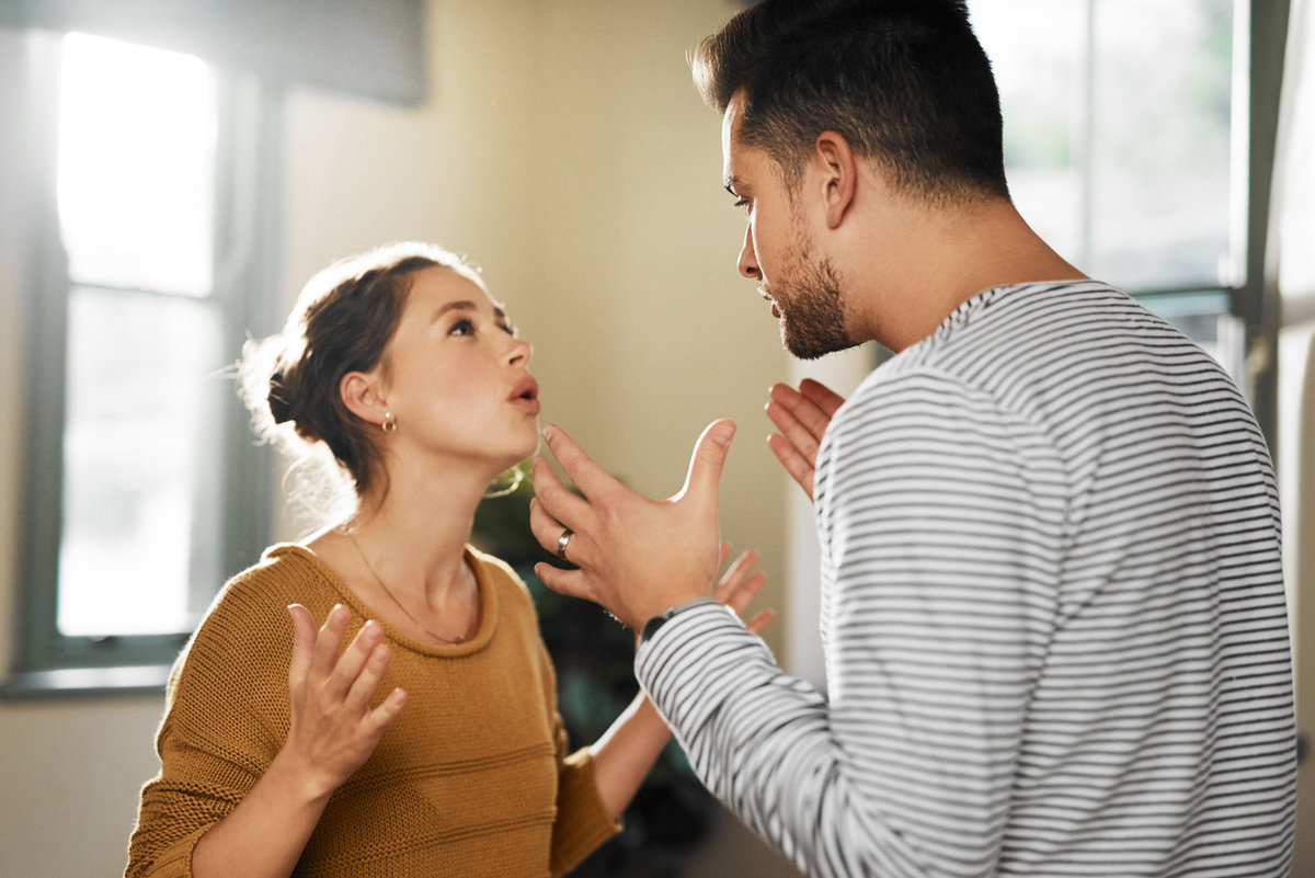 Обещает и советует: 9 признаков, что ваш мужчина «не тот самый» (и роман с ним принесёт вред)