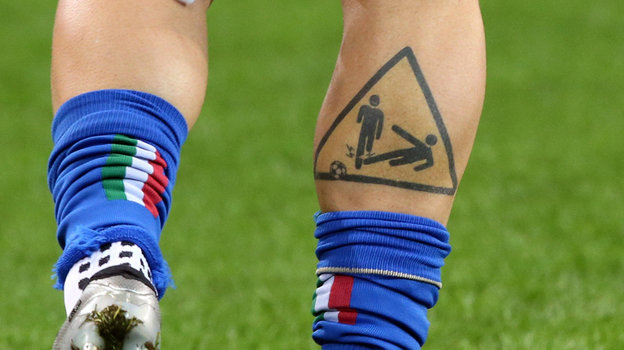 Татуировка на ноге футболиста Даниэле Де Росси