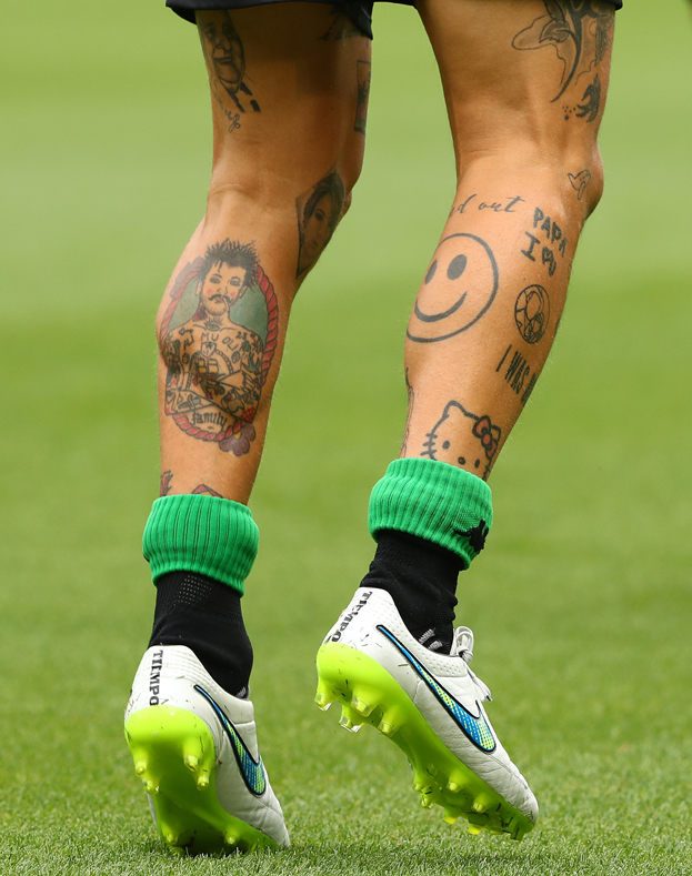 Татуировки на ноге футболиста Алессандро Дьяманти