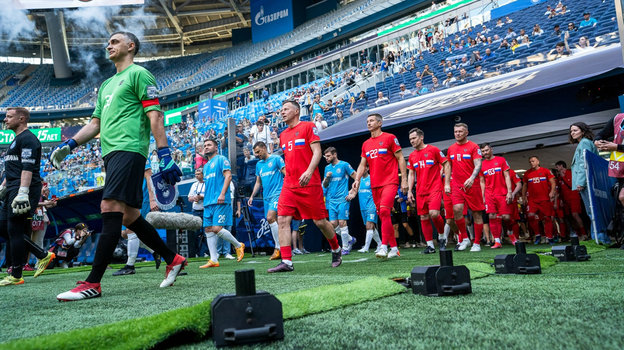 Footballers of Zenit and the Russian national team take the field