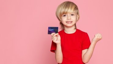 Финансовый эксперт объяснил, как научить ребенка пользоваться банковской картой