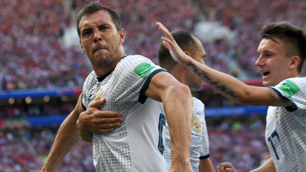 Artem Dzyuba celebrando un gol contra España
