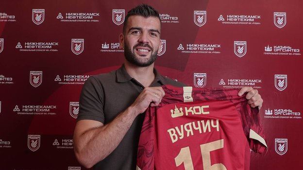 Футболист Игор Вуячич.