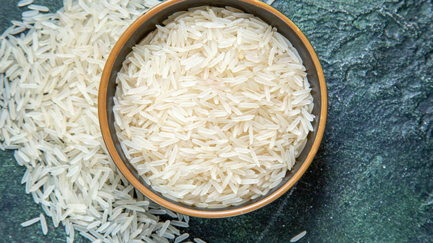 Рис на гарнир в кастрюле