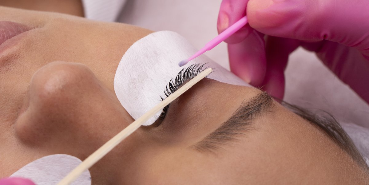 Удаляйте макияж с ресниц внимательно