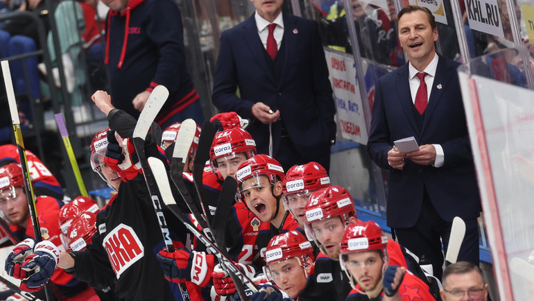 Почему федорова нет на скамейке цска. Почему федорова нет на скамейке цска. Усатый тренер цска. Тренер цска хоккей федоров. Почему федорова нет на скамейке цска.