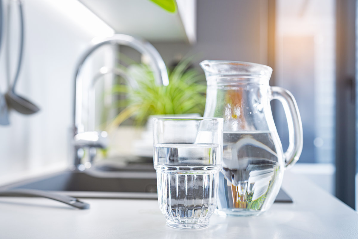 Почему нельзя пить холодную воду сразу после еды: 5 причин