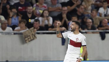 Гол Фернандеша помог сборной Португалии обыграть Словакию в матче отбора Евро-2024