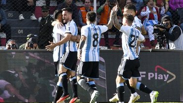 Аргентина без Месси разгромила Боливию. Игрок «Балтики» получил красную карточку