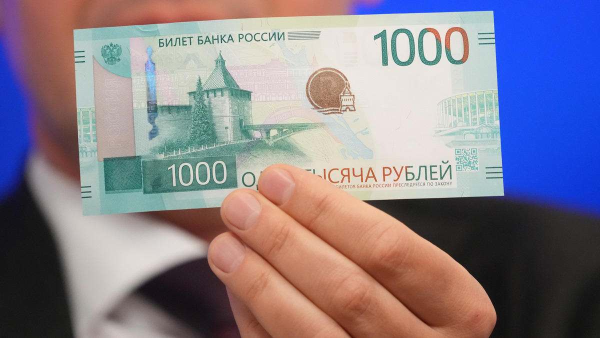 Банк России показал новую 1000-рублевую купюру с изображением стадиона ЧМ-2018 в Нижнем Новгороде. Спорт-Экспресс