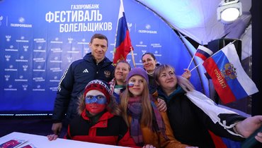 Погребняк, Глушаков и Самедов провели автограф-сессию в Волгограде перед матчем Россия — Куба