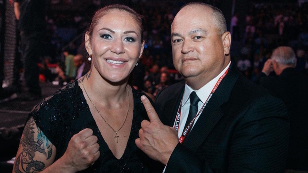 Президент Bellator Скотт Кокер.