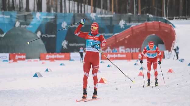 Большунов и Степанова выиграли масс-старты на втором этапе Кубка России — обзор гонок