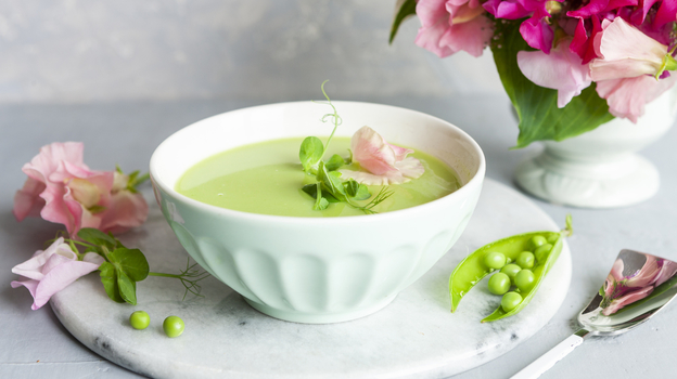 Домашний суп из свежего зеленого гороха