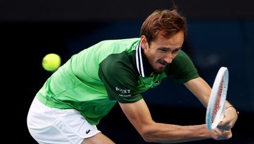 Зверев выиграл первый сет у Медведева в полуфинале Australian Open