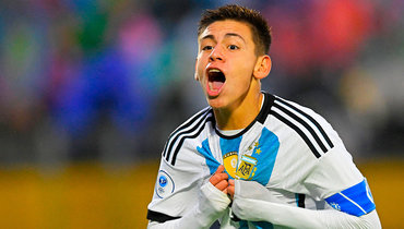 «Манчестер Сити» урвал молодую аргентинскую звезду. Чем уникален 18-летний Эчеверри