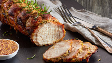 Как приготовить сочную свинину в духовке: советы нутрициолога
