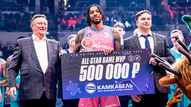 Звание MVP и денежный приз получил Девон Акун-Перселл.