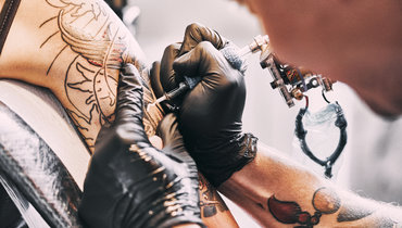 Ученые обнаружили, что чернила для татуировок содержат опасные вещества