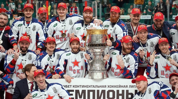 Хоккеисты ЦСКА с Кубком Гагарина-2023.