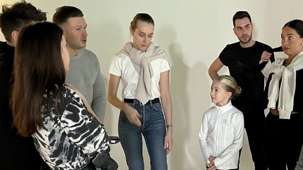 Арина Парсегова на съемках у команды Екатерины Давыдовой (крайняя справа). Арина Парсегова на съемках у команды Екатерины Давыдовой