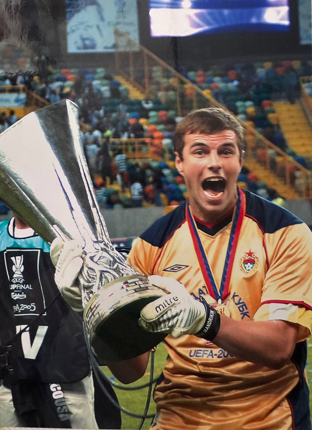 Вениамин Мандрыкин с Кубком УЕФА
