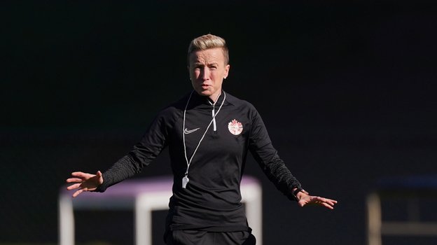 Главный тренер женской сборной Канады Беверли Пристман.