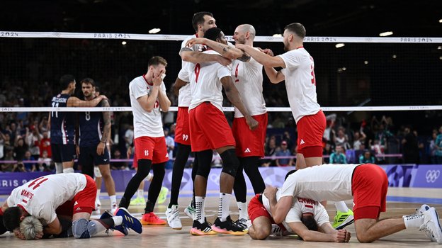 Сборная Польши празднует выход в финал Олимпиады-2024.