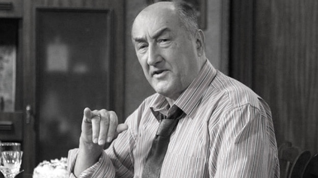 Әпкенің порно стенді