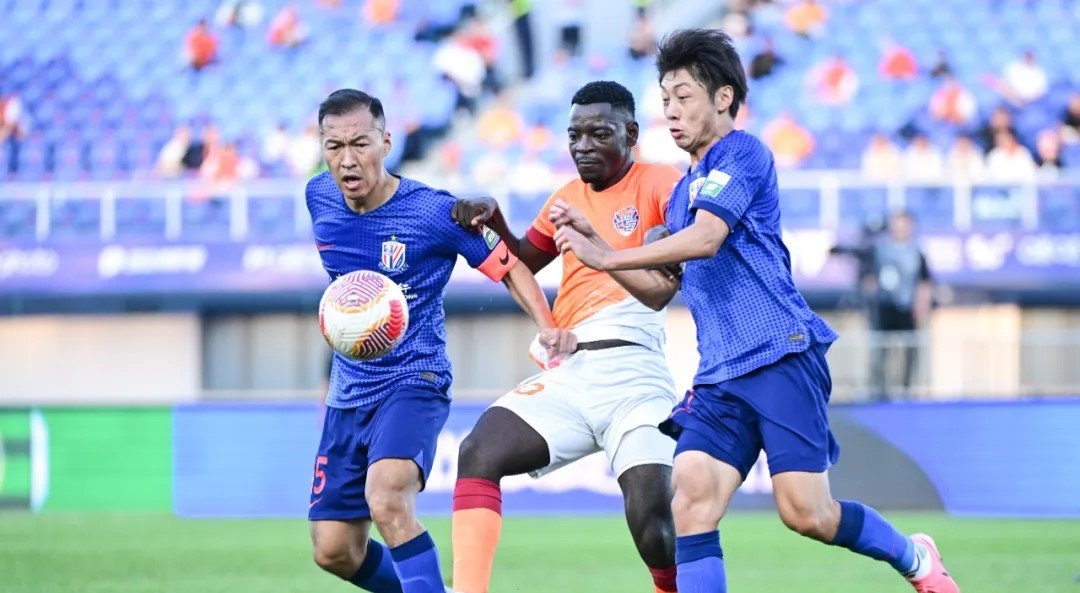 Шанхай сипг шанхай шэньхуа. Что такое хайню. Футбол в китае. Бэйцзин гоань. Шанхай шэньхуа футбольные клубы китая.