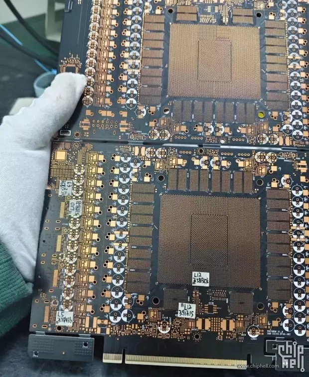Появились фото NVIDIA RTX 5090 — карта может получить гигантский объем ...