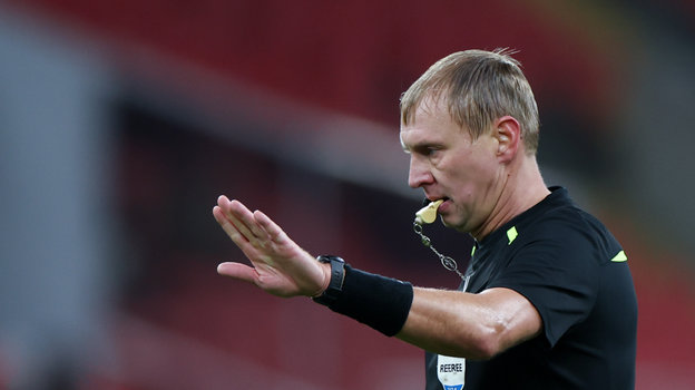 Судья Сергей Иванов.