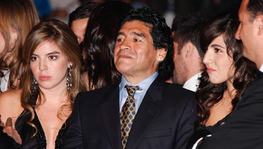 Семья Марадоны боится мафии, которая может быть причастна к смерти Диего. В марте начнется суд