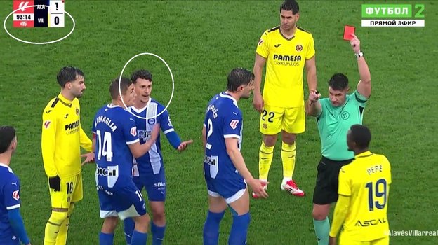 Árbitro Miguel Ángel Ortiz Arias mostrando tarjeta roja a Antonio Blanco Árbitro Miguel Ángel Ortiz Arias mostrando tarjeta roja a Antonio Blanco