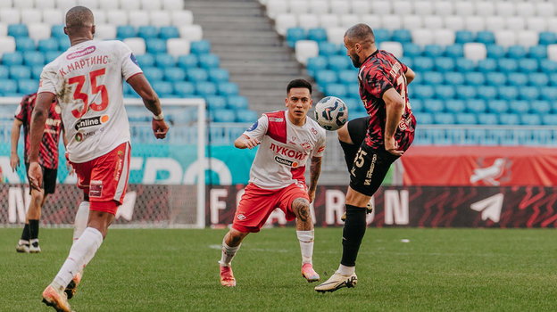 Футболисты Кристофер Мартинс, Эсекиэль Барко и Ифет Джаковац в матче «Акрон» — «Спартак» (2:3)