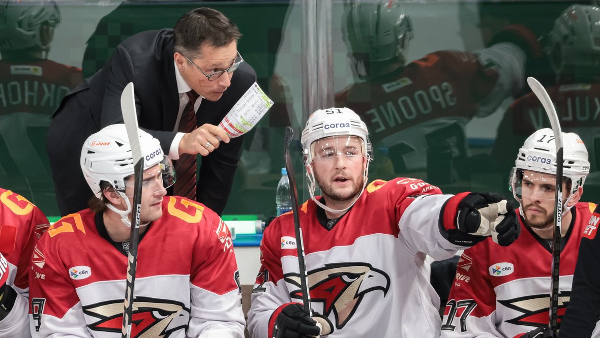 Ги Буше дает указания игрокам