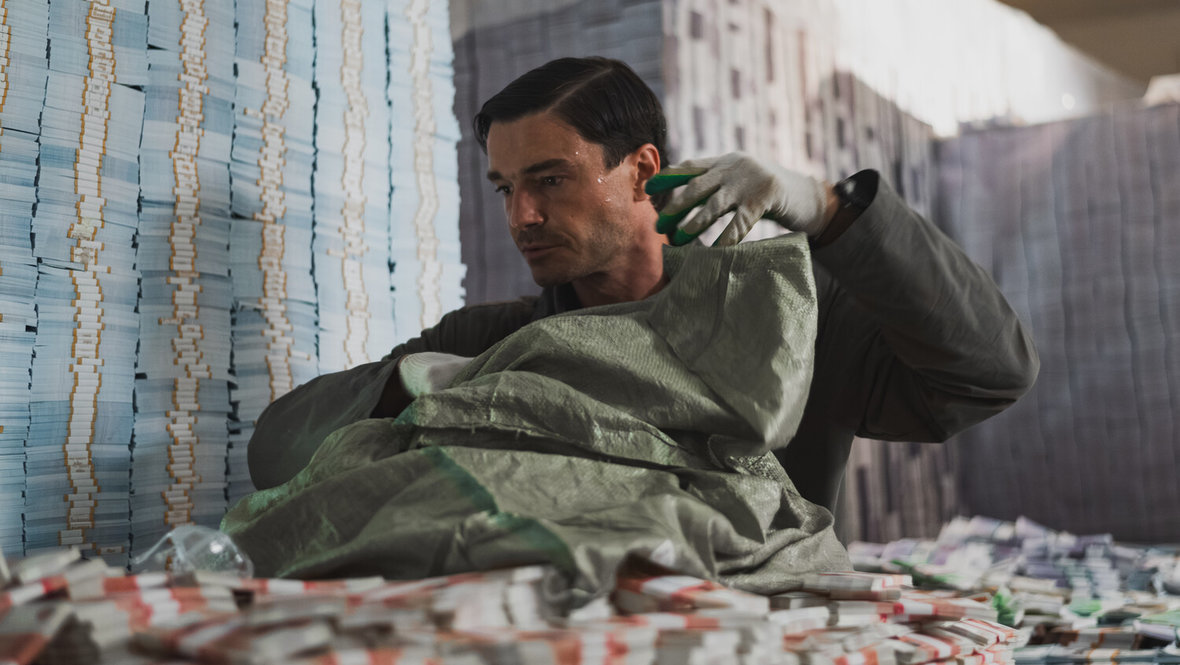 Кадр из сериала «Чужие деньги», реж. Игорь Твердохлебов, Иви, START